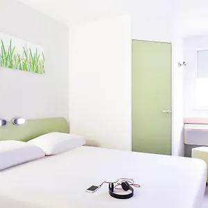 Ibis Budget Marseille Aeroport Provence מלון